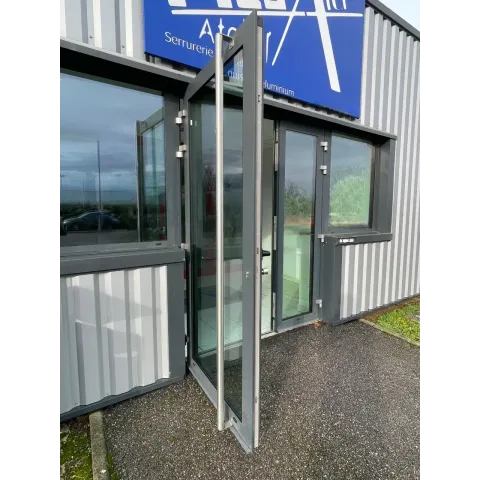 Poignée de tirage sur mesure - Système de fixation au choix